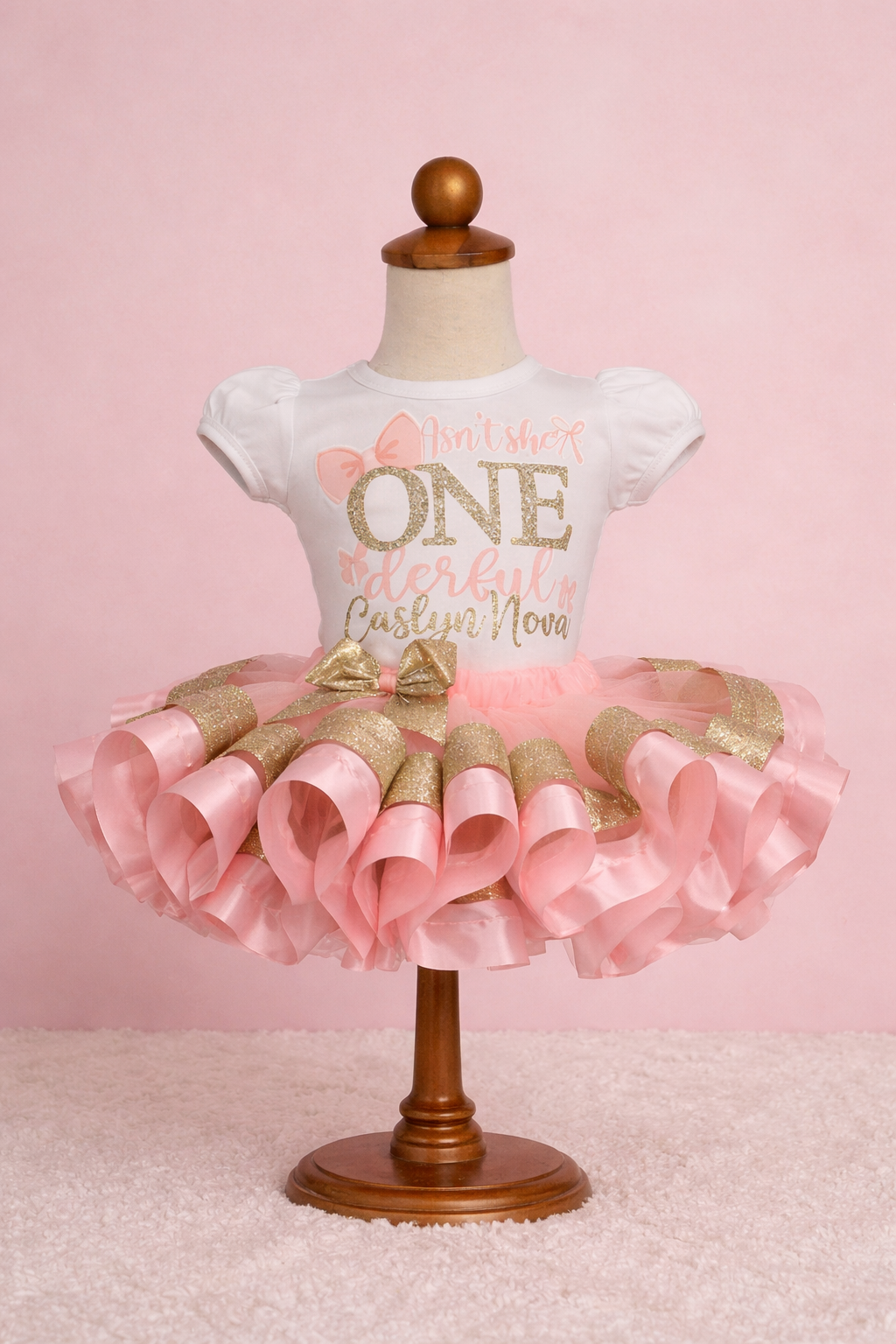 Isn't she Onederful birthday outfit-Isn't she Onederful Tutu set- Isn't she Onederful outfit- Isn't she Onederful tutu-Isn't she Onederful birthday-Big Bow tutu set